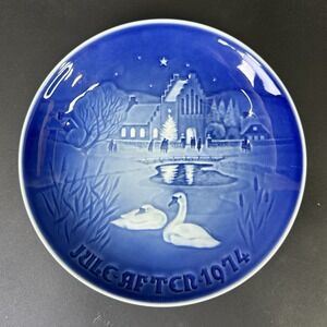 Bing & Grondahl (B&G) " Christmas In The Village" #9074 Vintage‎ 1974